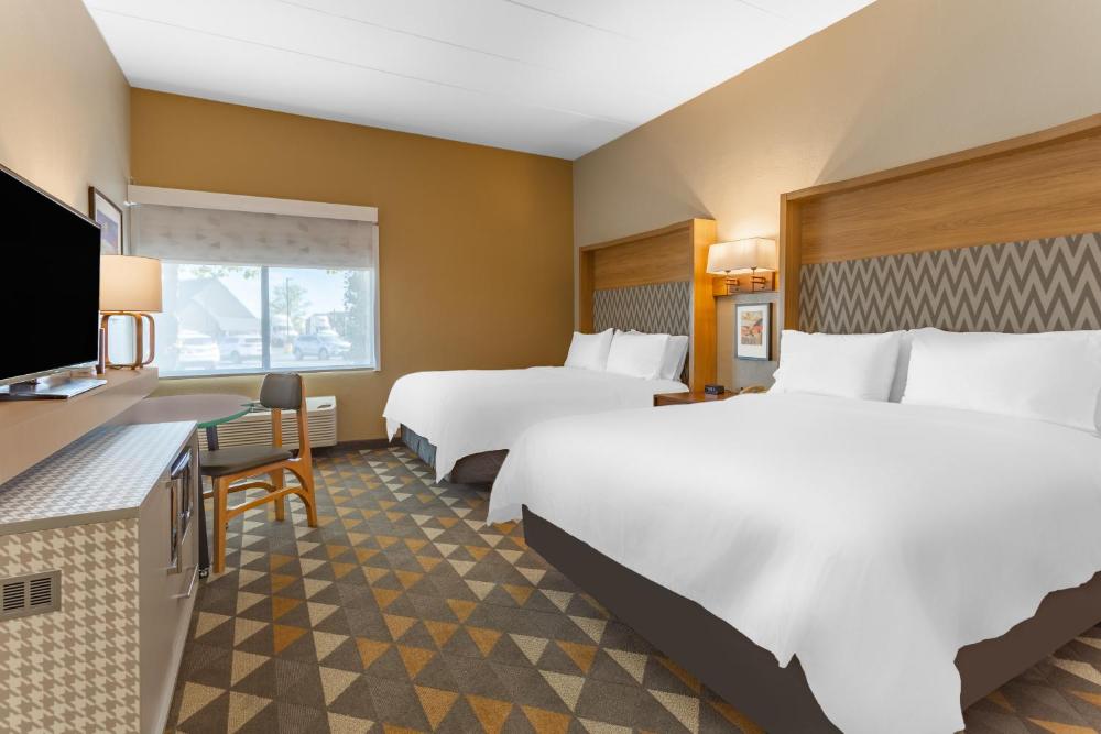 Standard Queen Room with Two Queen Beds interior